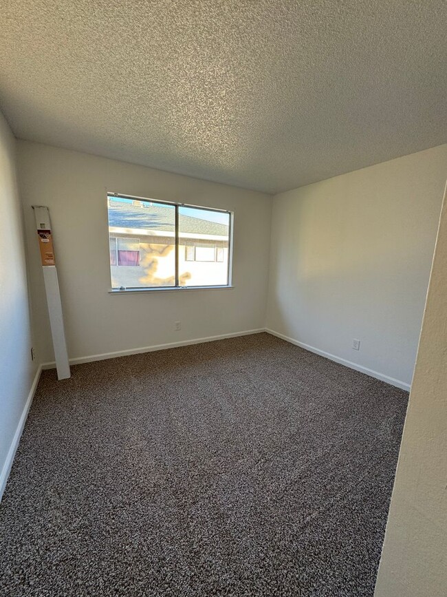 Building Photo - 2 Bedroom condo in Auburn! Walk to everyth...