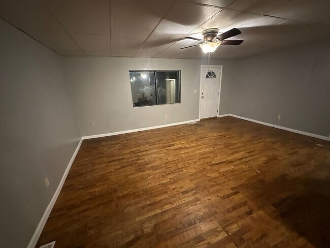 Building Photo - 122 S Gordon-