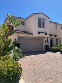 Building Photo - 3 bedroom 2.5 bath home Las Flores