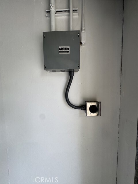 Building Photo - 2212 Linda Flora Dr