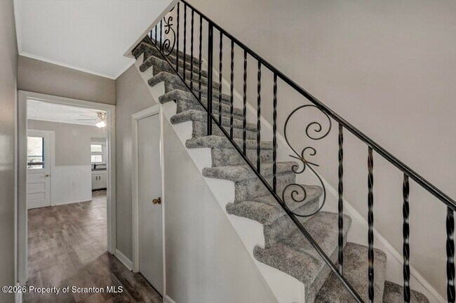 Building Photo - 814 S Webster Ave