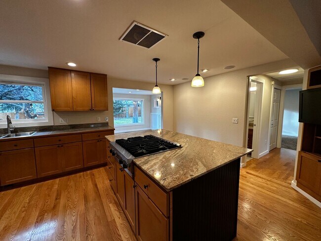 Building Photo - 4 Bed, 3 Bath Home in Hailey, Idaho with Beautiful Mountain Views