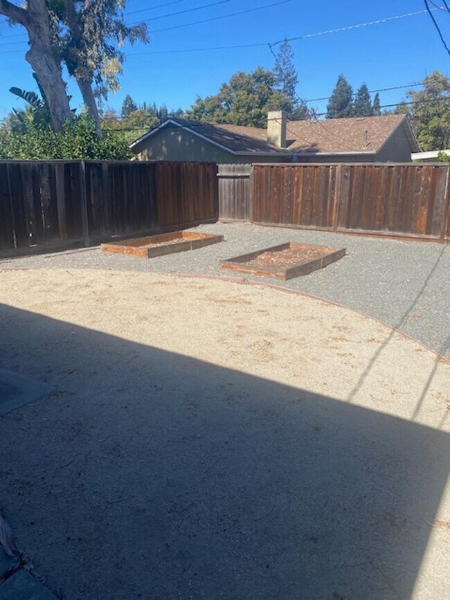 Building Photo - 577 S Eden Ave