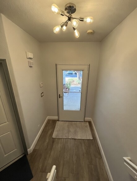 Building Photo - 8165 Pacific Beach Dr