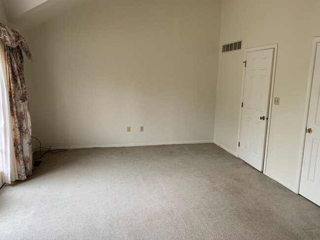 Building Photo - Welcome to River Woods!