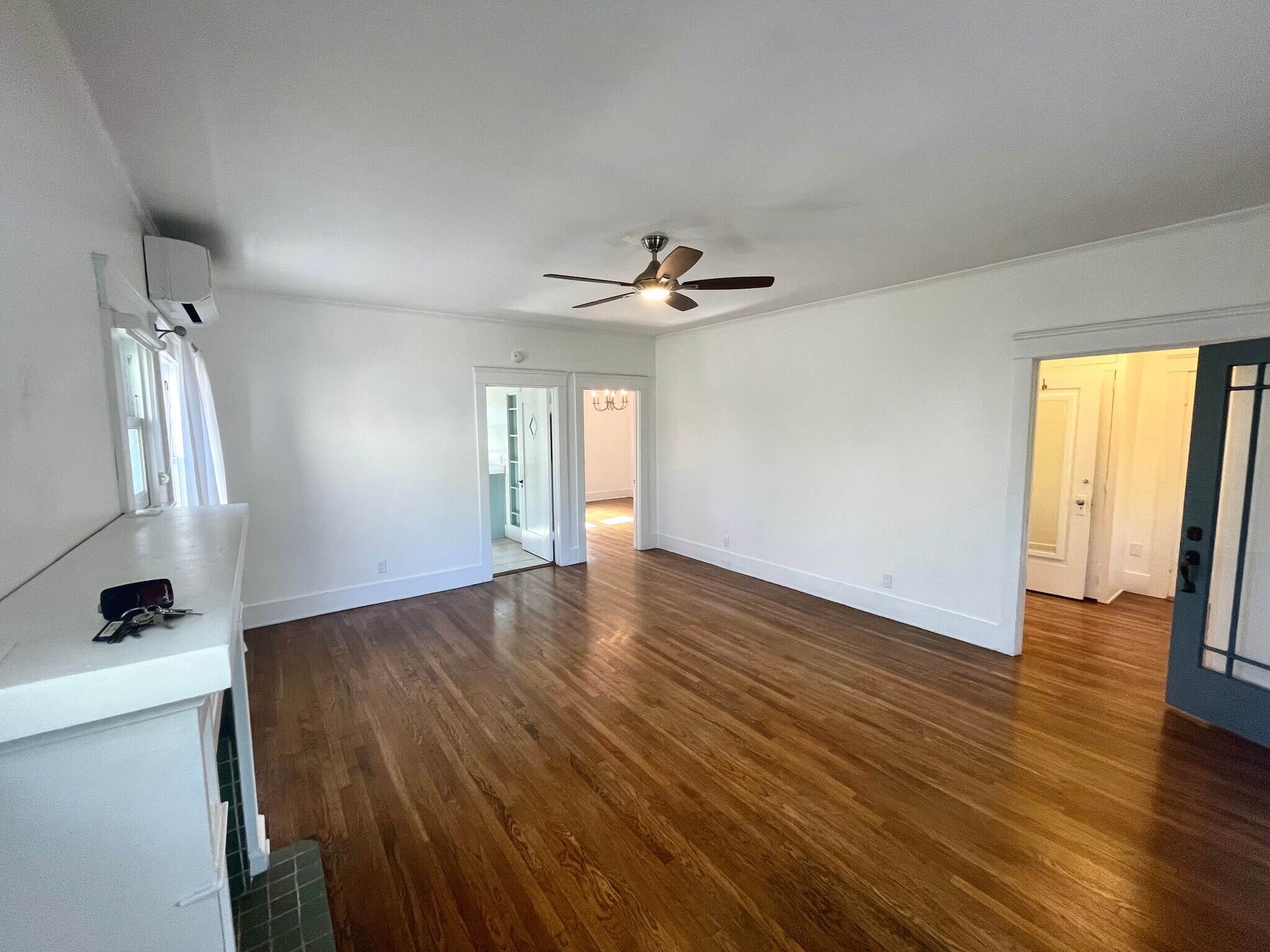 Living room - 3218 E 2nd St