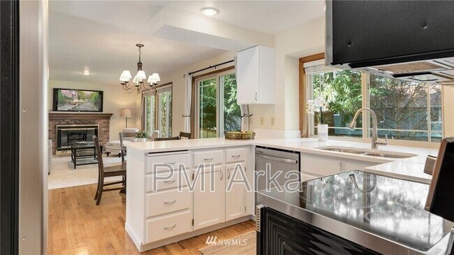 Building Photo - 23960 SE 42nd Pl