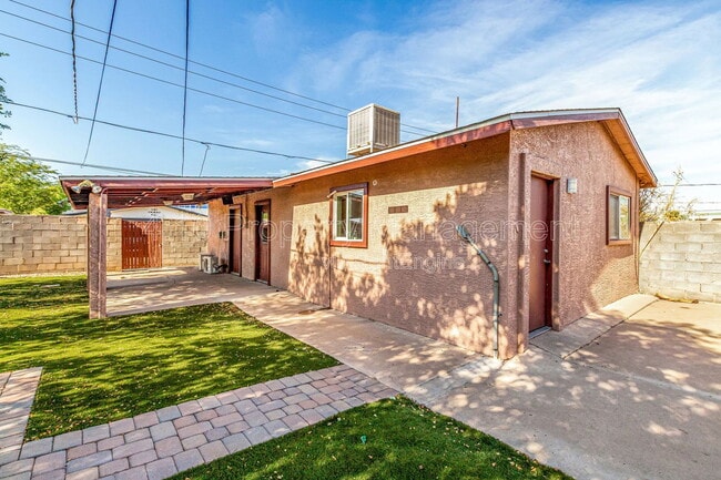 Building Photo - 1626 W Taylor St