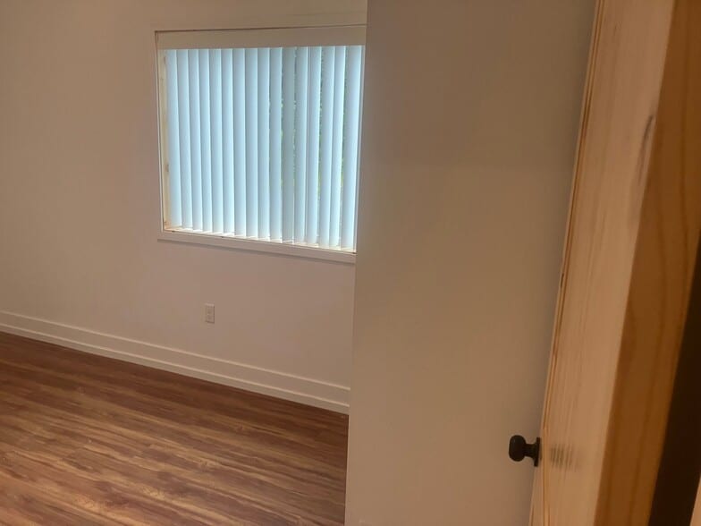 Building Photo - 2520 Hillview Pl