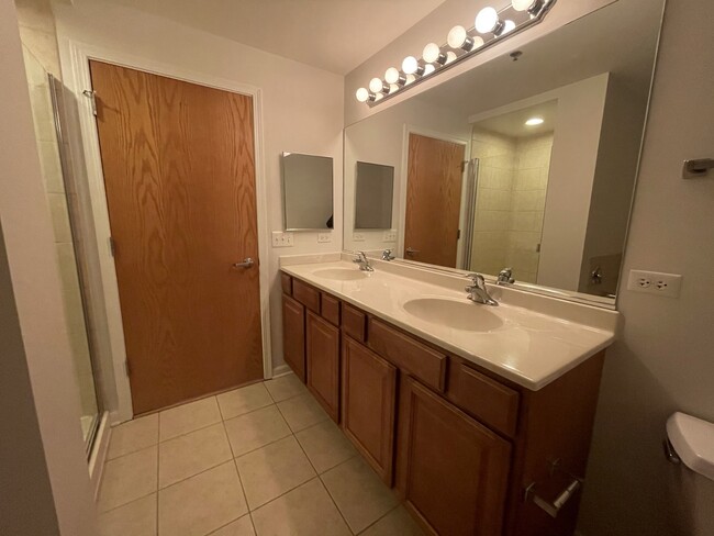 Dual vanity - 1250 S Indiana Ave