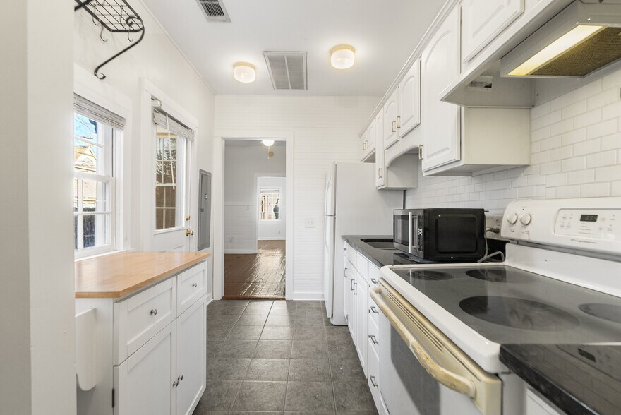 Building Photo - 609 Mercer St