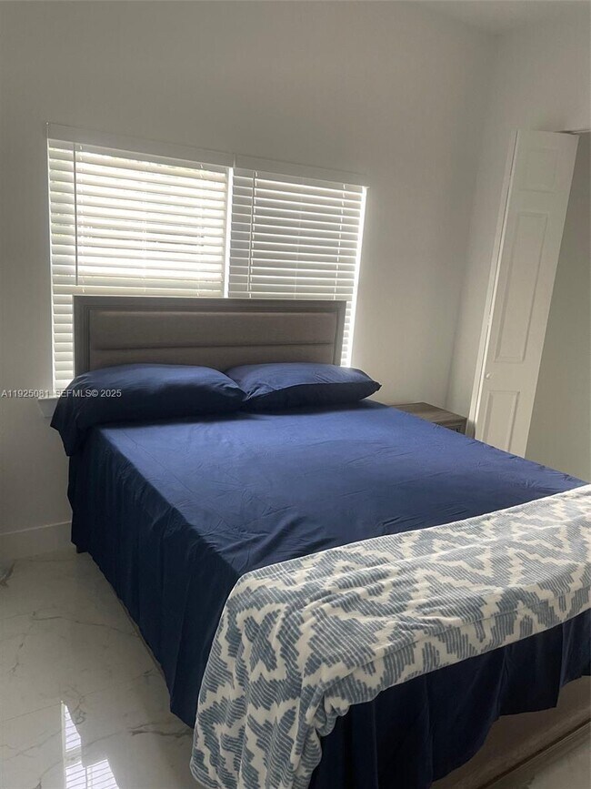 Building Photo - 321 Briggs