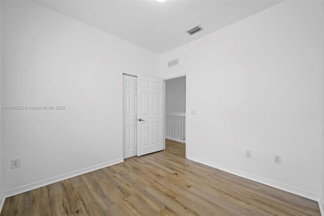 Building Photo - 3019 NW 30th Ave