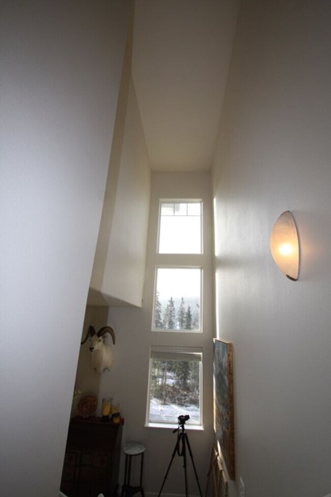 Building Photo - 3 Bed, 2.5 Bath Condo in Eagle River