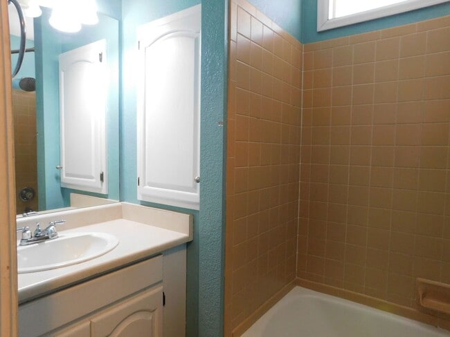 Building Photo - Spacious in the Redlands