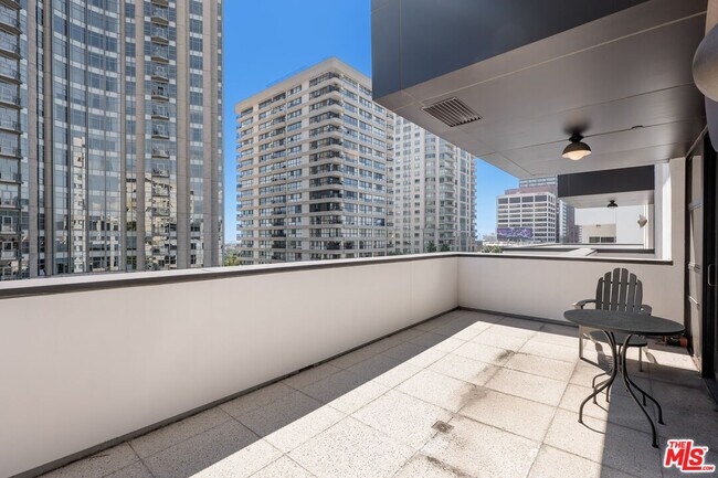 Building Photo - 10777 Wilshire Blvd