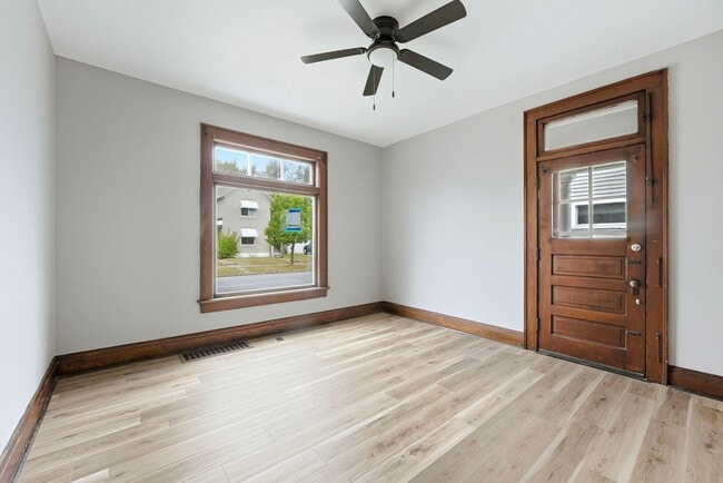 Building Photo - Move-In Ready with Bonus Storage Space!