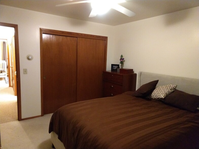 #2 - 5202 Schofield St