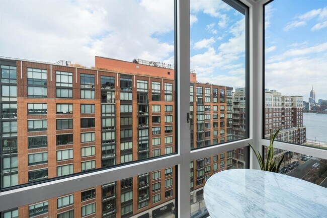 Building Photo - 1000 Maxwell Ln