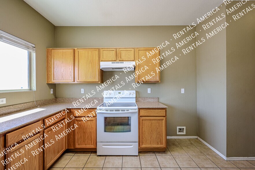 Building Photo - 1356 E Clifton Ave