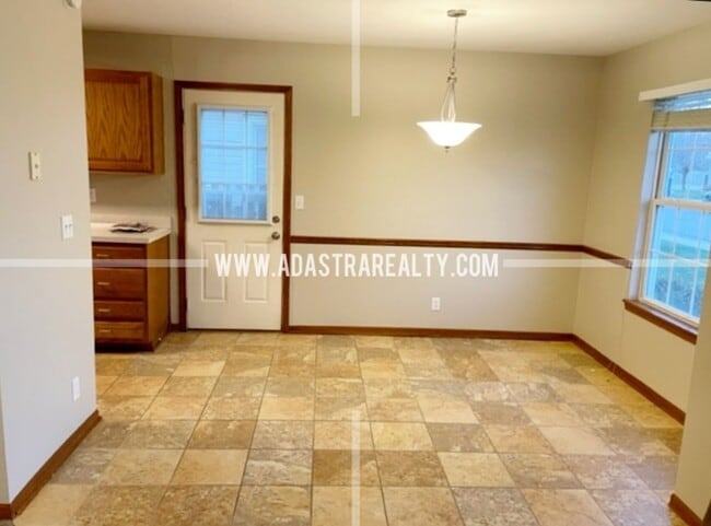 Building Photo - Very Nice Ranch Home in Gardner-Available in MAY!!