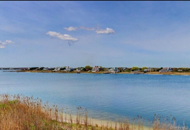 Building Photo - 250 Dune Rd