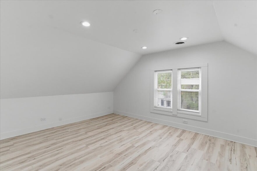 Building Photo - 2608 W Haddon Ave