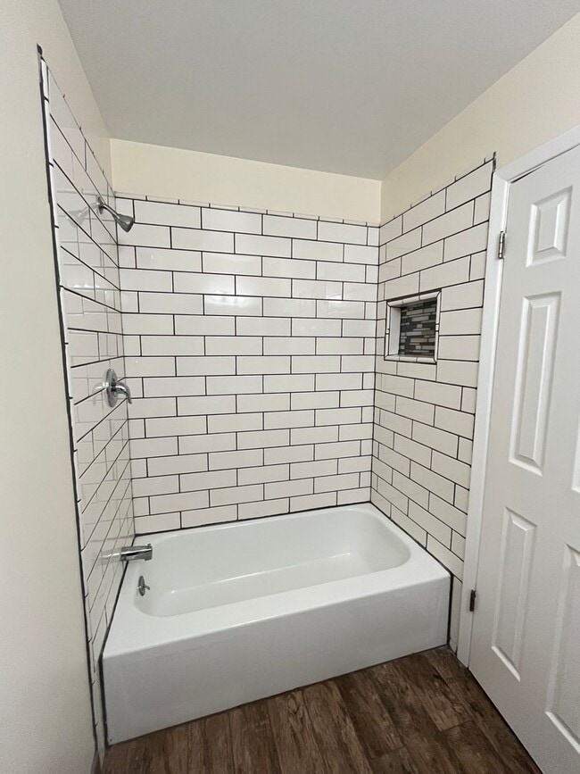 Building Photo - Charming 3-Bedroom Home - Close to Everything - Tons of Upgrades