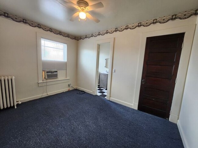 Building Photo - 1 Bedroom Close to ISU