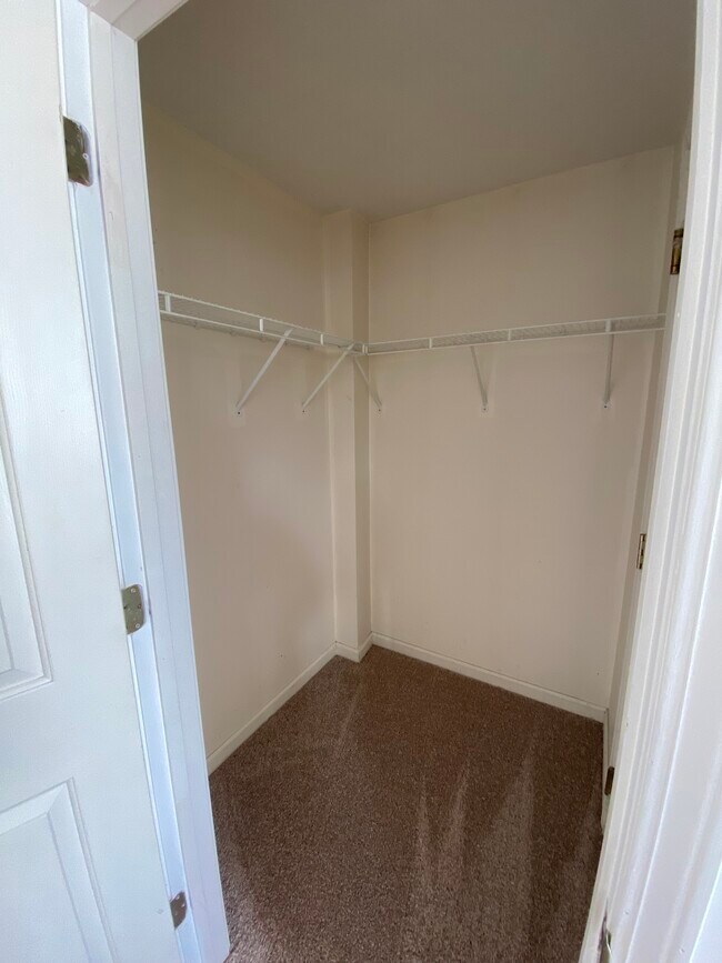 Walk-in Closet - 505 Hawley Ave