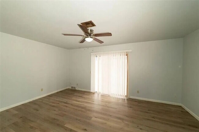 Building Photo - Charming 3-Bedroom Home with a Massive, Fenced Backyard!