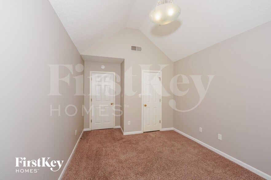 Building Photo - 200 Summer Hill Dr