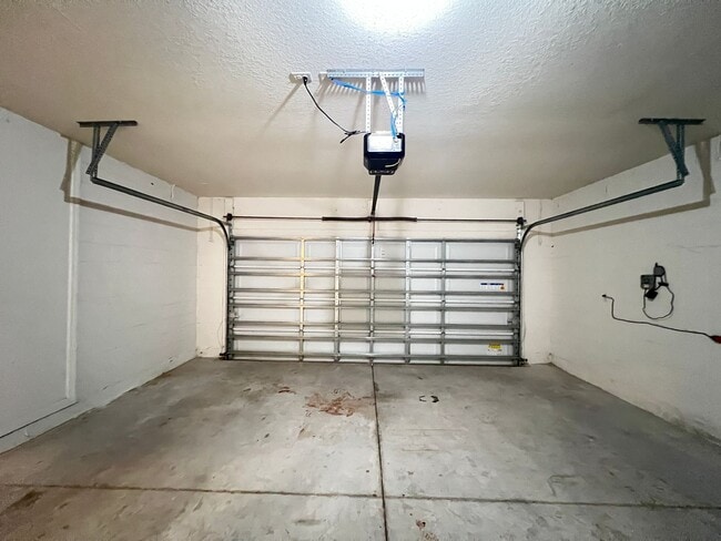 Building Photo - Beautiful, 3 Bedroom Home!!