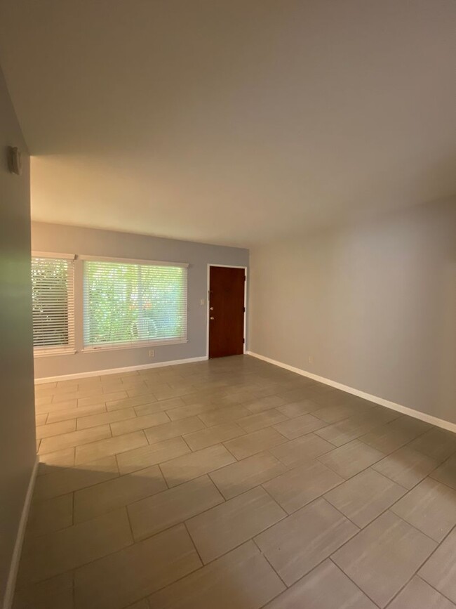 Building Photo - East Village Condo *Manager's Special - $1...