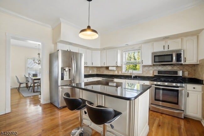 Building Photo - 21 Grove St