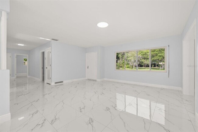 Building Photo - 930 Aultman Rd