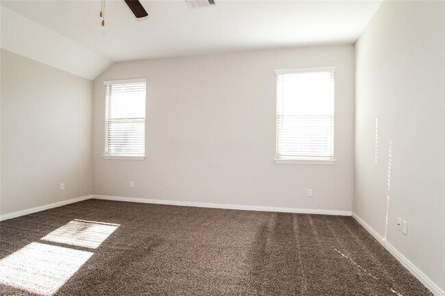 Building Photo - 320 E Georgia Terrace