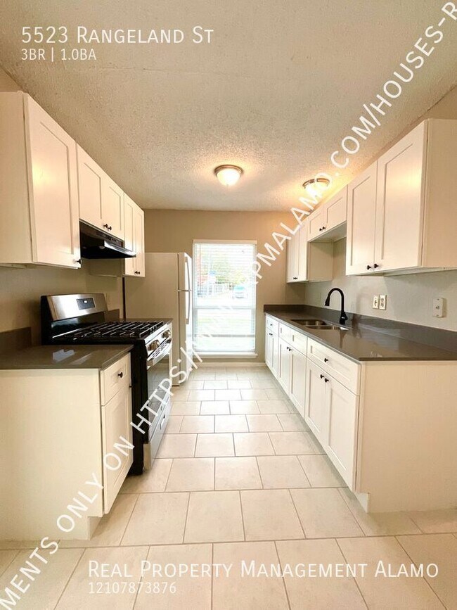 Building Photo - 5523 Rangeland St