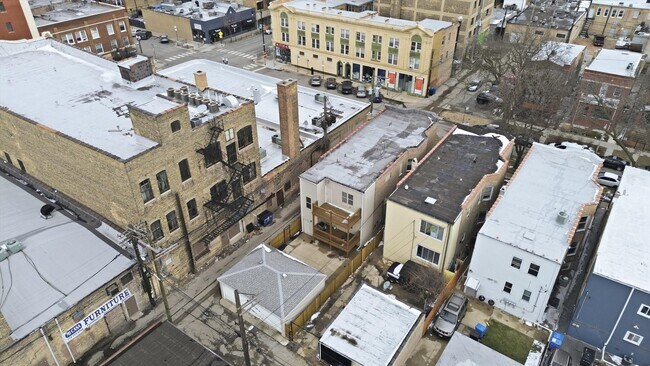 Building Photo - 4742 N Sawyer Ave