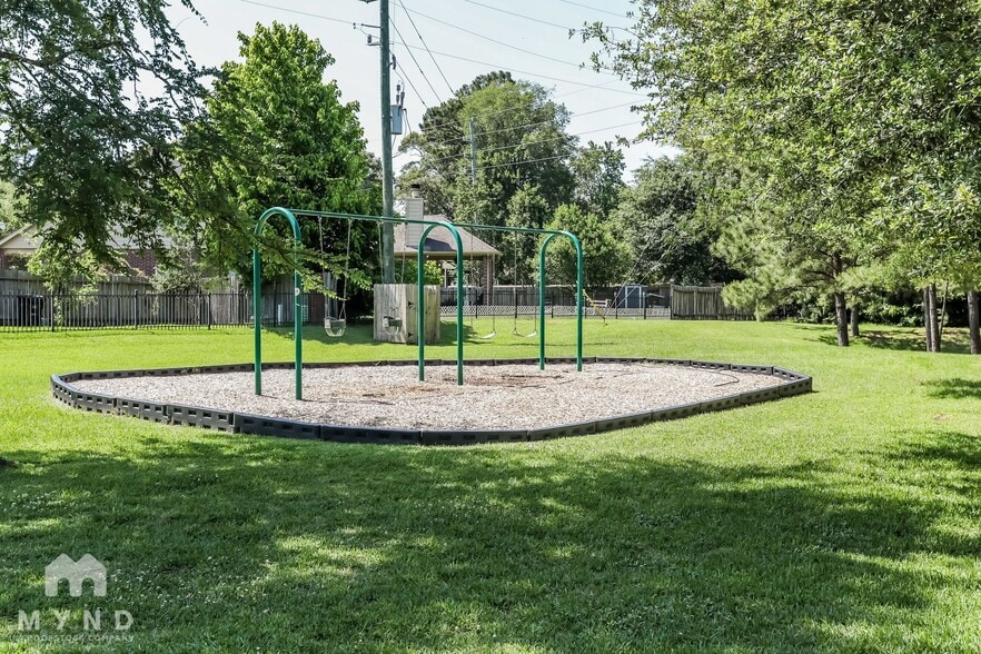 Building Photo - 33119 Cottonwood Bend