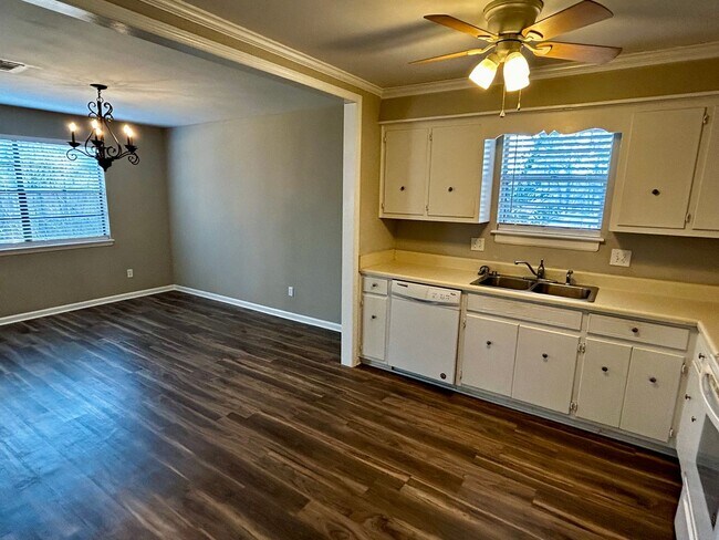 Building Photo - 235 Cavalier Dr