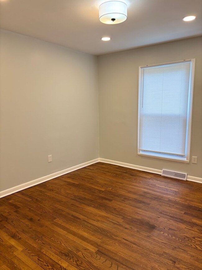 Building Photo - Freshly Renovated 4BR Home with Stylish Updates & Fenced Yard