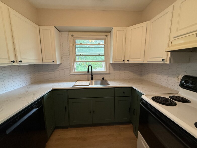 Building Photo - 2710 South Rd