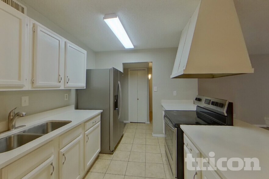 Building Photo - 7309 Hedge Dr