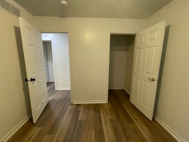 Building Photo - Recently Renovated 4-Bedroom, 2-Bathroom D...