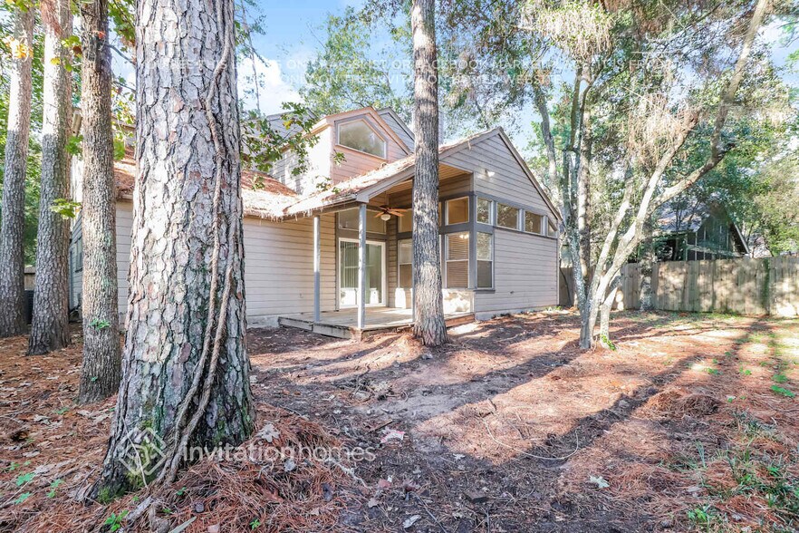 Building Photo - 10 Shallow Pond Pl