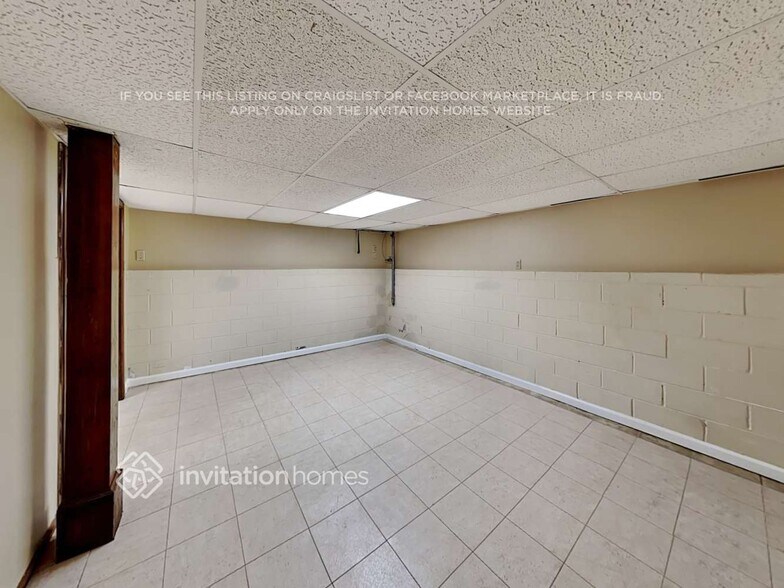 Building Photo - 104 Village Ct