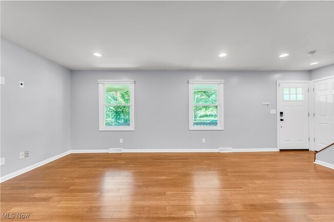 Building Photo - 33555 Wagon Wheel Dr