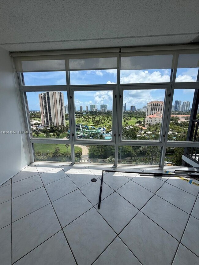 Building Photo - 20100 W Country Club Dr