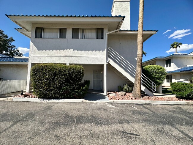 Building Photo - Great 2 Bedroom Condo in Gated Community w...